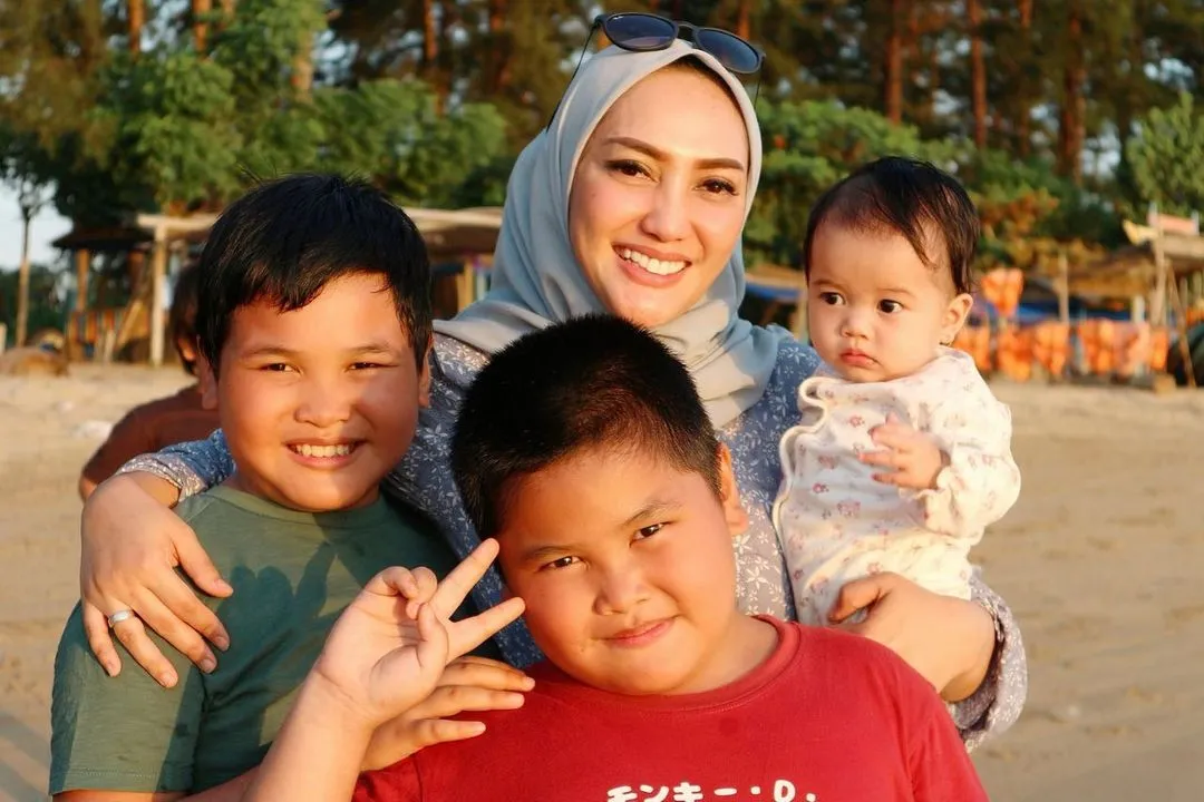 Suami Meninggal Dunia, Lita MasterChef Indonesia dan Tiga Anaknya Banjir Doa Agar Dikuatkan 4