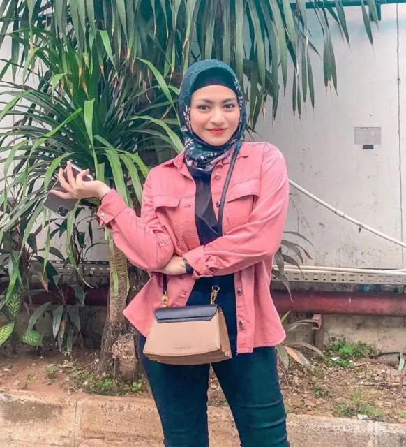 Gaya Hijabnya Jadi Perbincangan, Ini Detail Penampilan Nathalie Holscher yang Sesungguhnya! 7