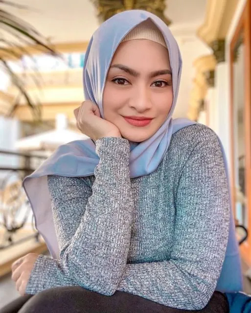 Gaya Hijabnya Jadi Perbincangan, Ini Detail Penampilan Nathalie Holscher yang Sesungguhnya! 6