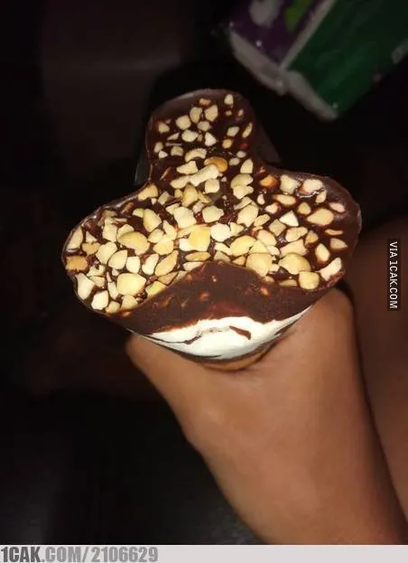 11 Es Krim dengan Bentuk Aneh, Bikin Selera Menyantap yang Manis dan Segar Hilang Seketika! 14