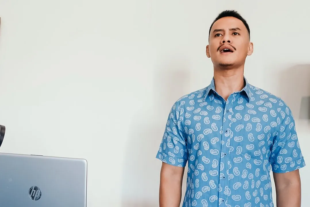 10 Artis Terkenal Indonesia yang Awalnya Berkarier sebagai Penyiar Radio. Siapa nih Favoritmu? 20