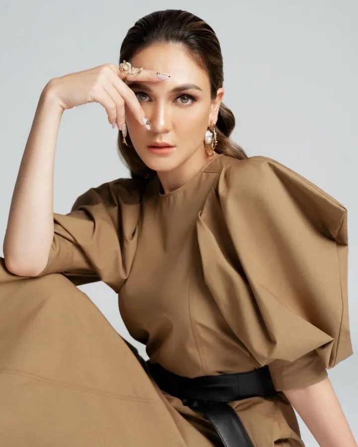 10 Artis Indonesia yang Pernah Mencoba Peruntungan Menjadi Seorang Sutradara. Udah Tahu? 19