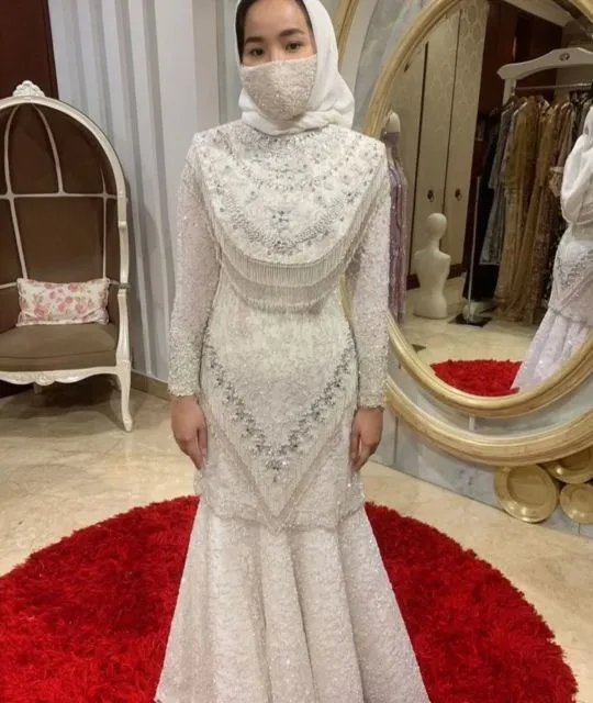 Cantiknya Kebaya Rancangan Asky Febrianti yang Terbaru. Desainer Kondang Favorit Seleb Nih! 14