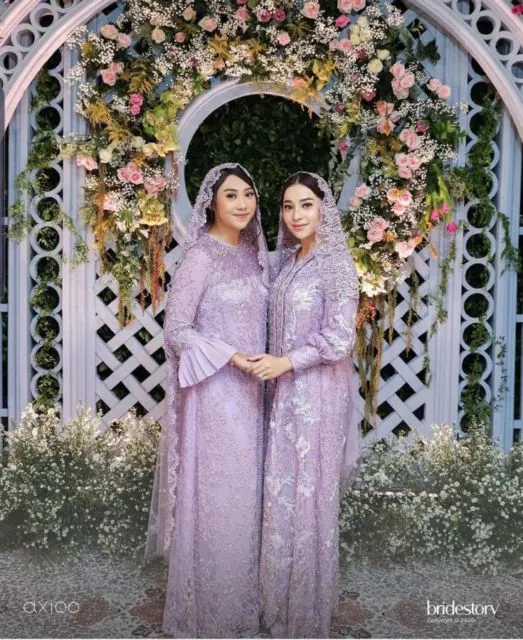 Cantiknya Kebaya Rancangan Asky Febrianti yang Terbaru. Desainer Kondang Favorit Seleb Nih! 16
