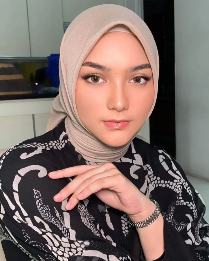 9 Artis Indonesia yang Masuk Daftar 100 Wanita Tercantik di Dunia Tahun 2020. Ada Idolamu? 11