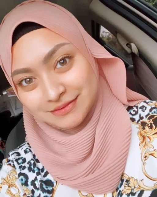 Gaya Hijabnya Jadi Perbincangan, Ini Detail Penampilan Nathalie Holscher yang Sesungguhnya! 9