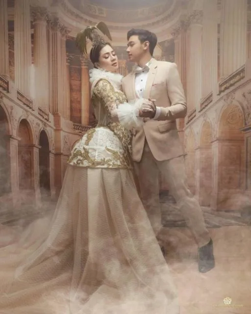 5 Brand Setelan Jas yang Jadi Langganan Selebritas Pria Saat Menikah. Elegan dan Mewah! 10