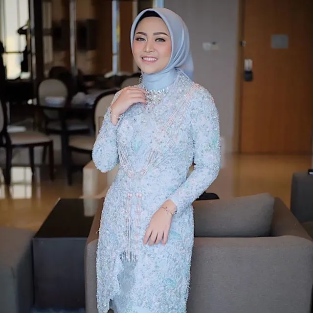 Cantiknya Kebaya Rancangan Asky Febrianti yang Terbaru. Desainer Kondang Favorit Seleb Nih! 18