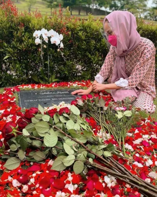 Anniversary Pernikahan ke-12, Bunga Citra Lestari Kunjungi Makam Ashraf yang Penuh Bunga 3