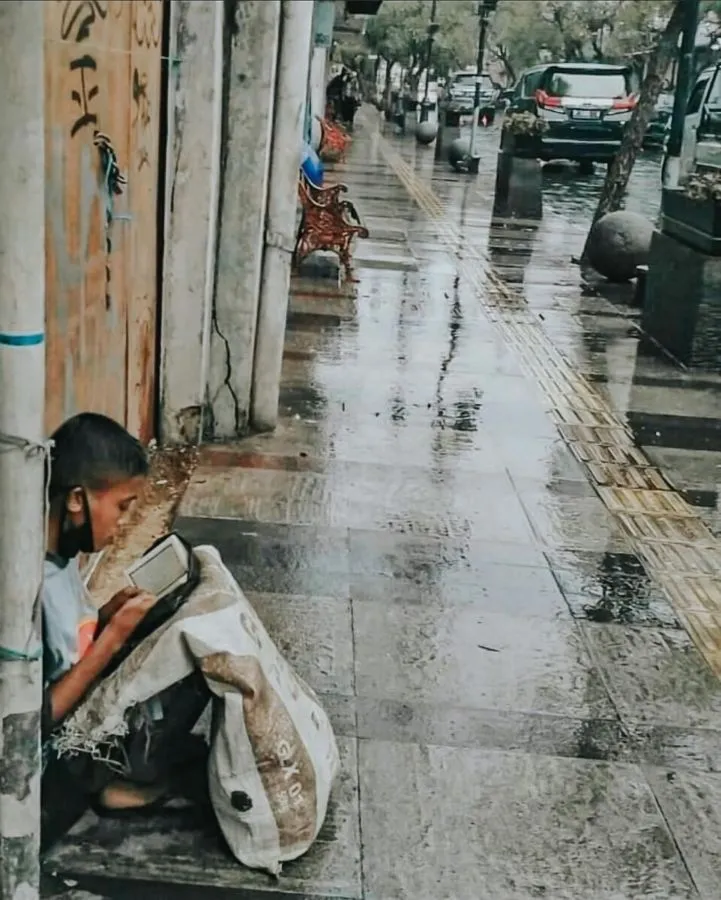 Bikin Haru, Pemulung Viral yang Baca Alquran Diangkat Jadi Anak oleh Syekh Ali Jaber. Diajak Umrah! 3