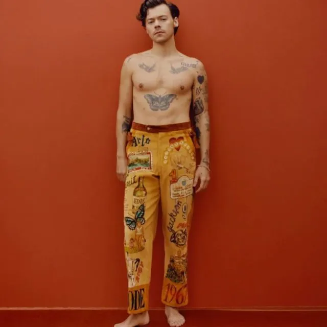 Jadi Cover Majalah Vogue, Penampilan Harry Styles Kembali Jadi Sorotan. Asli, Nyentrik Banget! 15