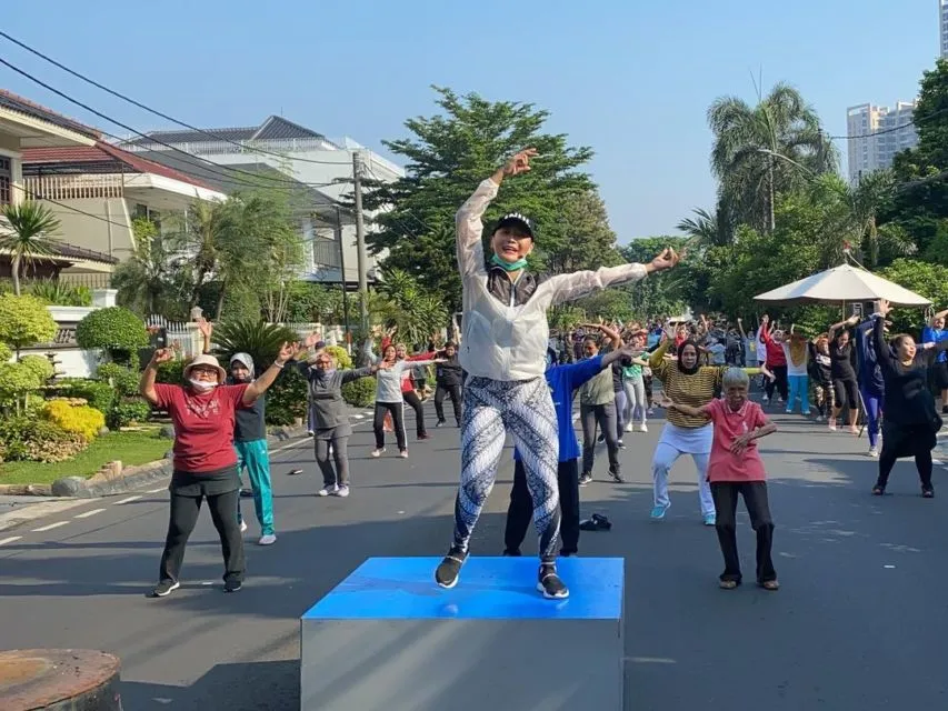 Sukarela Jadi Instruktur Senam di Kompleksnya, Inul Daratista Tak Menyangka Punya Ratusan Pengikut! 5