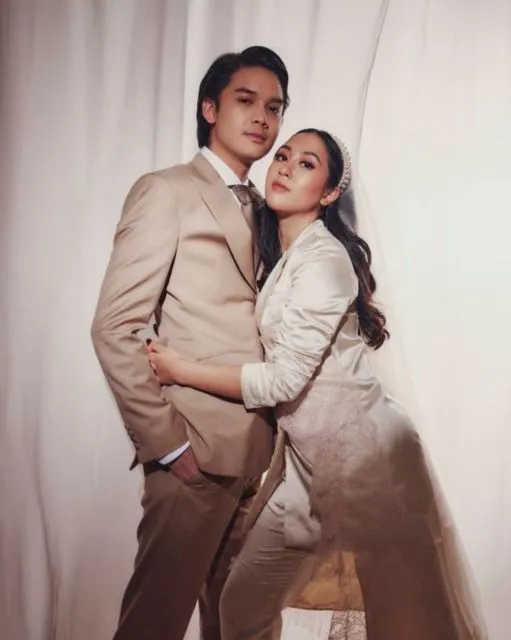 5 Brand Setelan Jas yang Jadi Langganan Selebritas Pria Saat Menikah. Elegan dan Mewah! 6