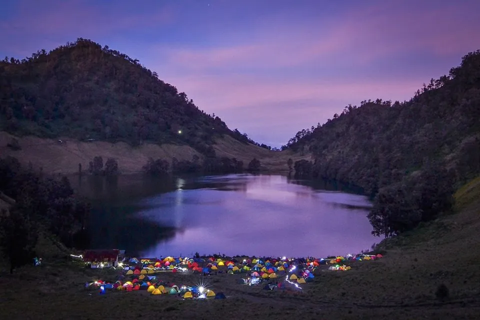 Terlihat Guguran Lava Pijar, Jalur Pendakian Semeru Ditutup Total. Para Pendaki Harap Bersabar! 4