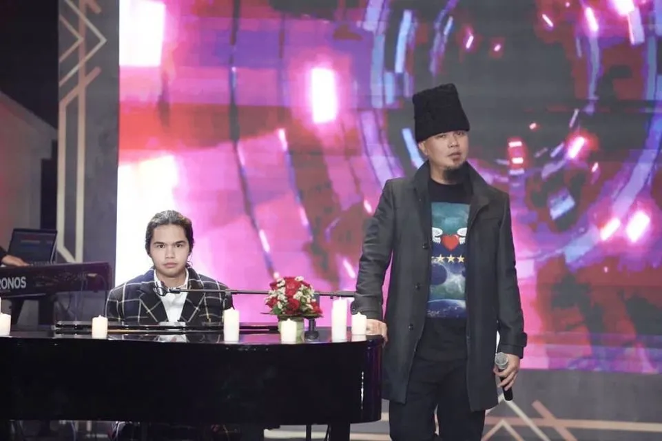 Dul Jaelani Gelar Konser Perdananya di Usia 20 Tahun, Dhani-Maya Hadir Tunjukkan Dukungan 2