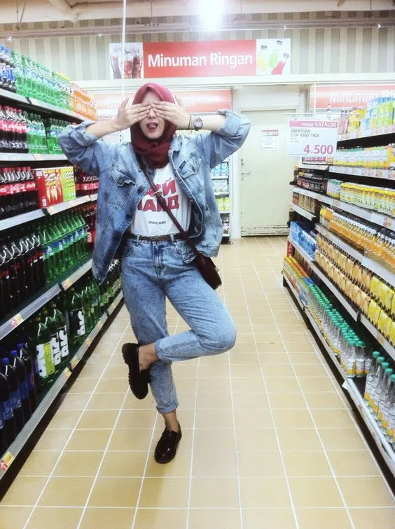 Tren Terbaru 'Groceries Look' Ala Para Hijaber. Tetap Tampil Kece Saat Berbelanja Bulanan! 13