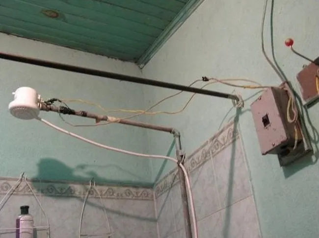 11 Lifehack Shower Kamar Mandi Ala Sobat Low Budget. Rumah Biasa Aja, Fasilitas Bintang Lima! 22