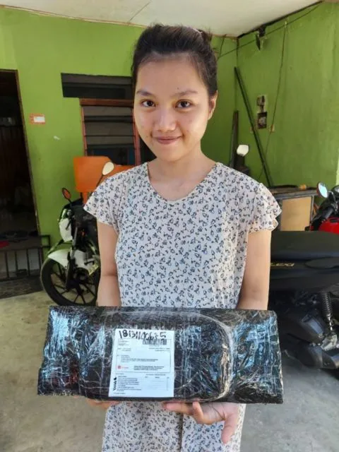 Deretan Momen Nyeleneh Saat Paket Belanjaan dari Olshop Datang. Berasa Nungguin Apa Gitu~ 19