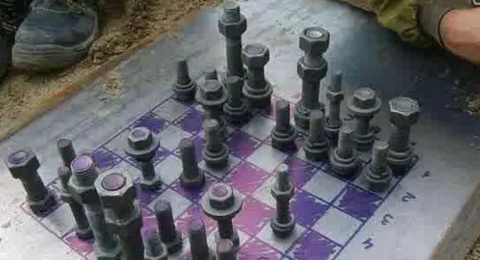 11 Kelakuan Kocak Orang Saat Main Catur. Untung di Serial The Queen's Gambit Nggak Ada yang Begini 16
