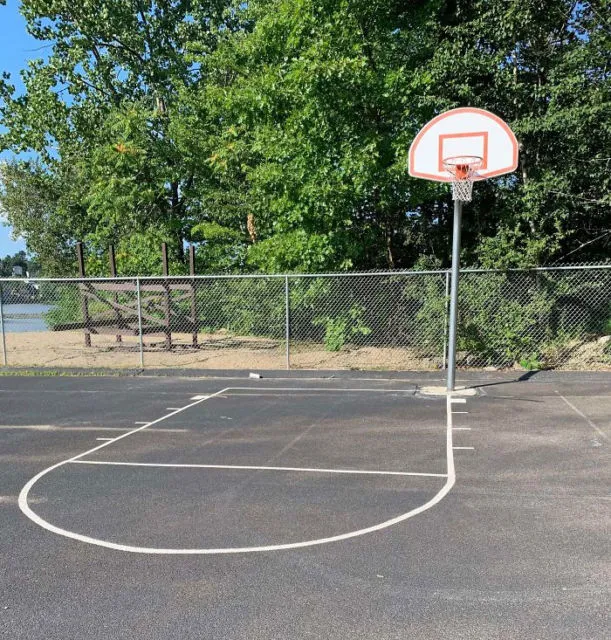 11 Desain Lapangan Basket yang Kelewat Absurd. Orang Mau Main ke Sini Pasti Mikir-Mikir Dulu 12