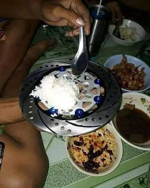 11 Desain Alat Makan yang Aneh bin Ajaib. Kreatif sih, tapi Fungsional Nggak tuh? 22
