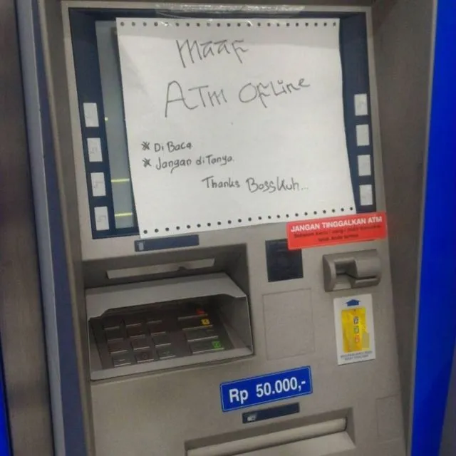 11 Pemberitahuan ATM Rusak yang Bikin Tersenyum Sebal. Yang Nulis Hobi Banget Melucu nih 12