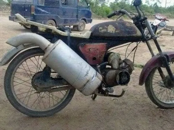 11 Modifikasi Knalpot Motor yang Nyeleneh Banget. Baru Lihat Aja Udah Sebal, Apalagi Dengar Suaranya! 17