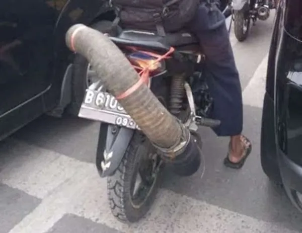 11 Modifikasi Knalpot Motor yang Nyeleneh Banget. Baru Lihat Aja Udah Sebal, Apalagi Dengar Suaranya! 13