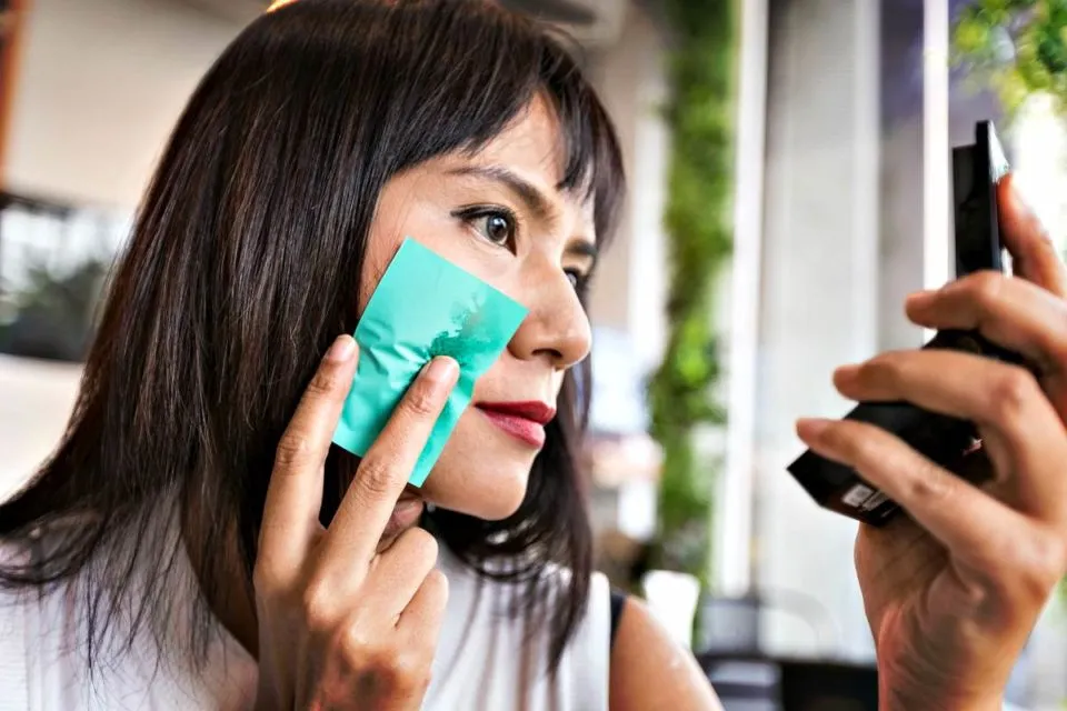 6 Manfaat Tersembunyi Kertas Minyak Wajah Selain Menyerap Sebum. Lebih Oke Ketimbang Tisu 9