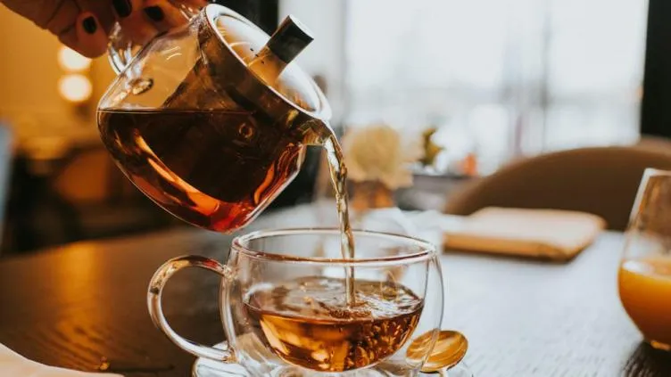 8 Manfaat Minum Teh Tawar yang Sehat 16