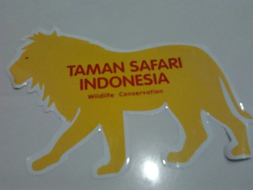 Kamu Pasti Sering Banget Menemukan Stiker ini di Belakang Mobil Orang Indonesia. Akurat Nggak nih? 12