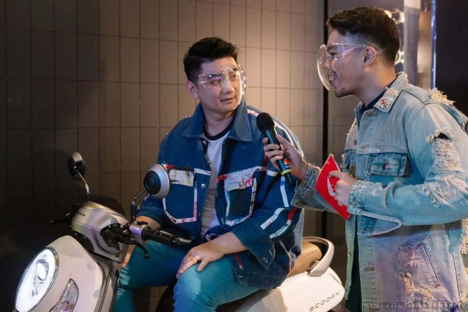 Viral Style Unik Chef Arnold Makan Bubur. Ini Alasan Kamu Nggak Perlu Malu Tampilkan Gayamu 8