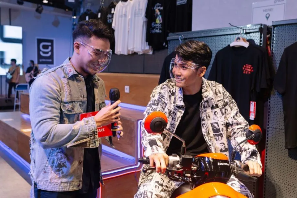 Viral Style Unik Chef Arnold Makan Bubur. Ini Alasan Kamu Nggak Perlu Malu Tampilkan Gayamu 7