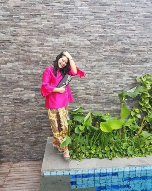 Inspirasi Model Kebaya yang Pernah Dipakai Kahiyang Ayu; Semuanya Simpel tapi Elegan! 10