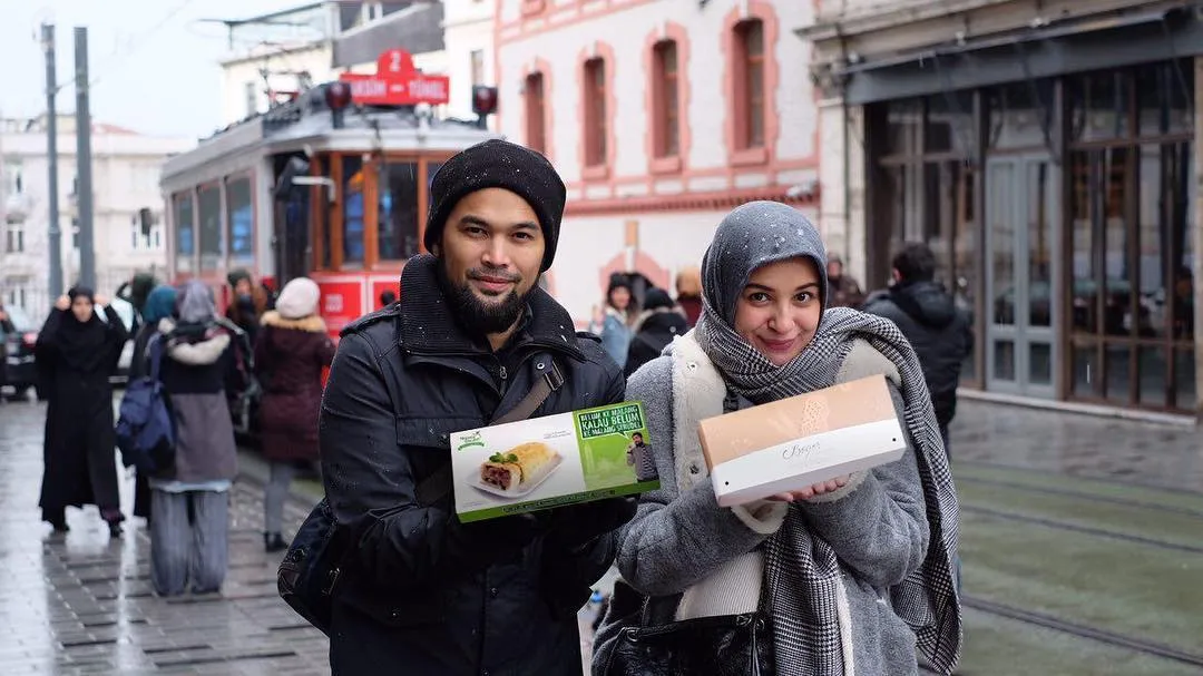 Bangun Bisnis Bersama, 8 Pasangan Artis ini Makin Sukses dan Kompak. Bisa Ditiru nih! 9