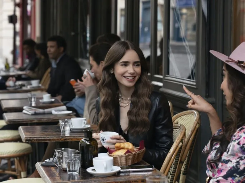 5 Hal yang Terjadi Seandainya Emily in Paris Berubah Jadi Emily in Jogja. Nggak Kalah Estetik lo~ 9