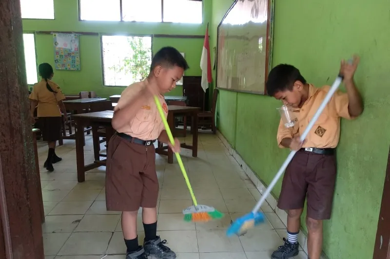 Tingkat Kerajinan Anak SD Ketika Dapat Jatah Piket. Kamu Dulu Termasuk yang Mana nih? 7