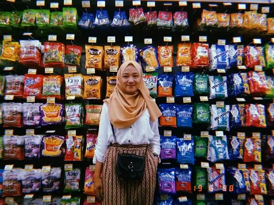 Tren Terbaru 'Groceries Look' Ala Para Hijaber. Tetap Tampil Kece Saat Berbelanja Bulanan! 11