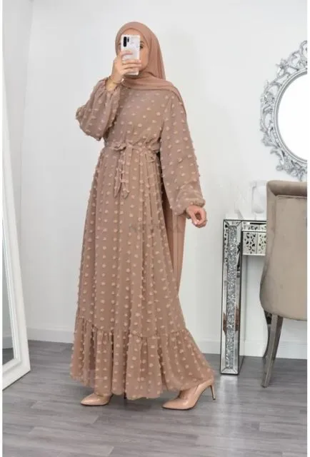 Selain Hitam, Ada 8 Gamis Bernuansa Cokelat yang Nggak Kalah Netral. Wajib Coba! 15