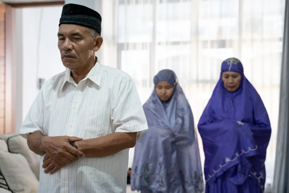 6 Pedoman Sholat Berjamaah di Rumah Sesuai Sunah, Termasuk Pengaturan Safnya yang Benar 7