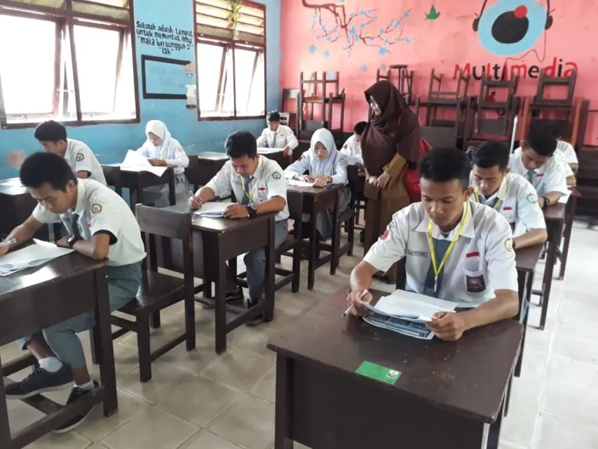 Deretan Tipe Guru Zaman Sekolah Saat Jadi Pengawas Ujian di Kelas. Mana yang Paling Serem? 9