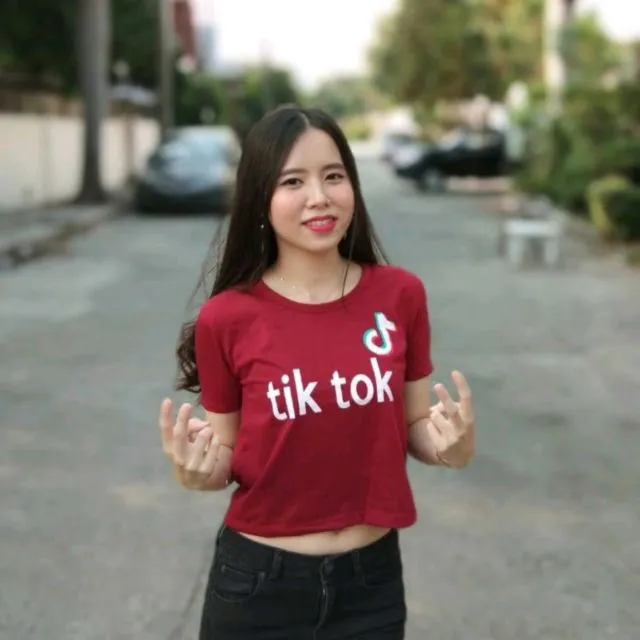 Kumpulan Gaya Para Cewek di TikTok yang Modis Hingga Nyeleneh. Mana Nih Favoritmu? 16
