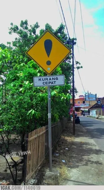 11 Rambu Lalu Lintas yang Bikin Ngakak Sampai Lemas. Alih-Alih Ngerasa Aman, Malah Bikin Waswas! 17