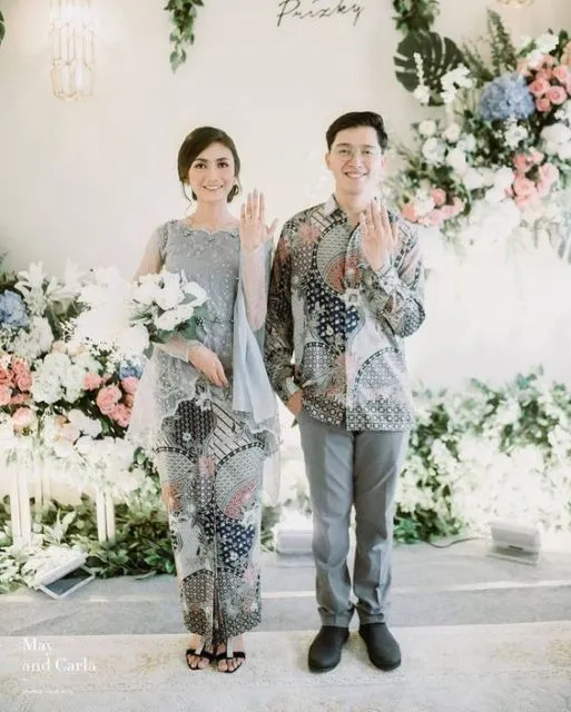 Bisa Buat Kondangan Sampai Lamaran, Ini 8 Kebaya Couple Bernuansa Pastel yang Langka! 12