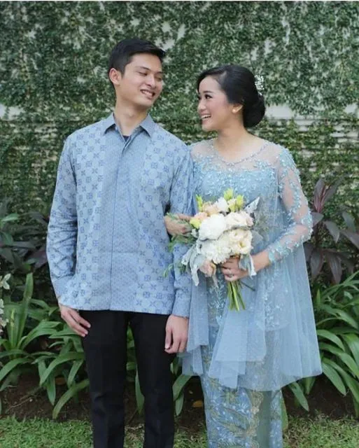 Bisa Buat Kondangan Sampai Lamaran, Ini 8 Kebaya Couple Bernuansa Pastel yang Langka! 11