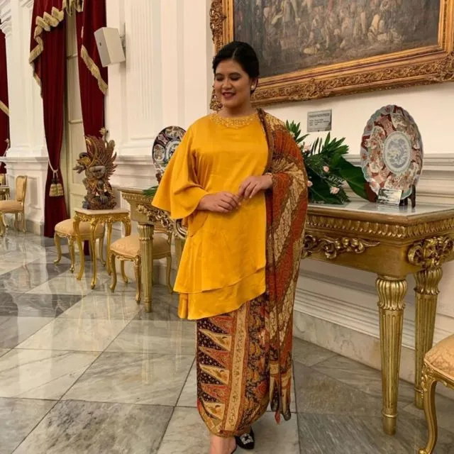 Inspirasi Model Kebaya yang Pernah Dipakai Kahiyang Ayu; Semuanya Simpel tapi Elegan! 12