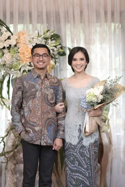 Bisa Buat Kondangan Sampai Lamaran, Ini 8 Kebaya Couple Bernuansa Pastel yang Langka! 10