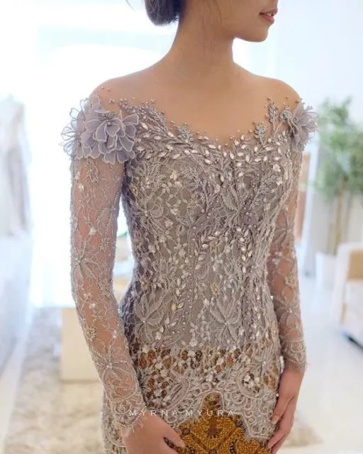 Nggak Terpikirkan Sebelumnya, Ini 9 Modifikasi Bagian Lengan Kebaya yang Unik tapi Elegan 17