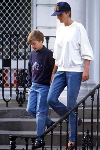 Momen Langka, Ini 9 Potret Putri Diana Saat Pakai Celana Jeans. Bangsawan yang Keren! 15