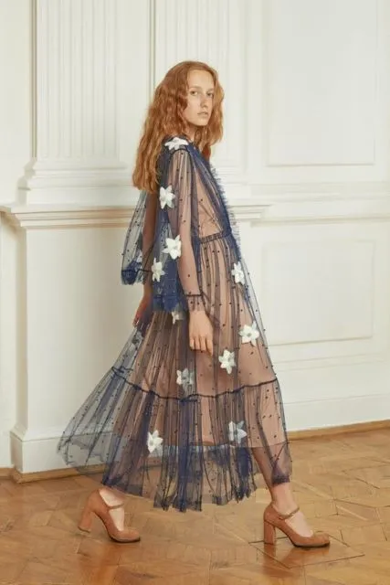 9 Dress Semi Kebaya yang Desainnya Cantik Semua. Buat Kondangan Sampai Nikahan, Bisa! 13